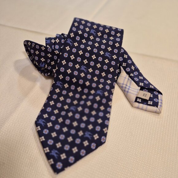 BURBERRY Silk Tie - Picture 4 of 16